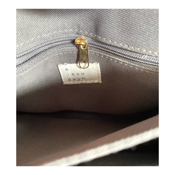 Pebbled leather shoulder bag / crossbody - Picture 4 of 6